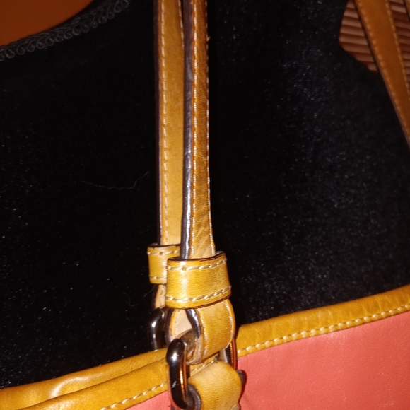Coach Leather Pocketbook with 2 Side Pockets - Picture 3 of 11